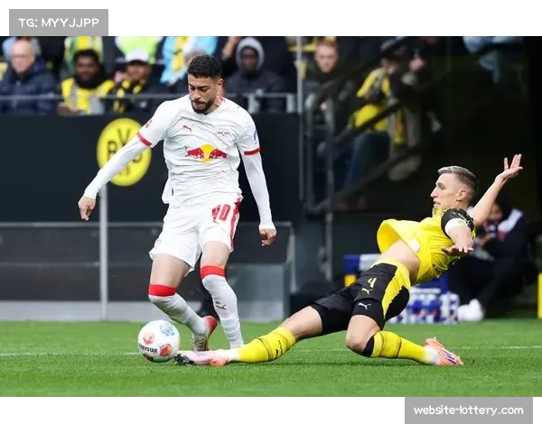 多特蒙德半场0-2落后莱比锡,352阵型防守漏洞频出 多特蒙德半场0-2落后莱比锡,352阵型防守漏洞频出